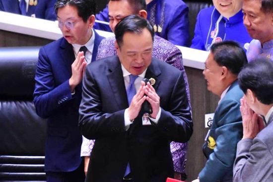 _叫中国名字，娶网红老板，新总理是他？_叫中国名字，娶网红老板，新总理是他？
