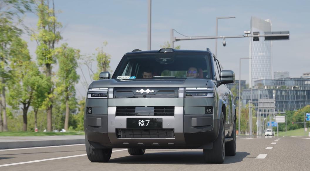 铁汉柔情?外观硬核,配置却很家用,方程豹钛7售价17.98万元起__铁汉柔情?外观硬核,配置却很家用,方程豹钛7售价17.98万元起