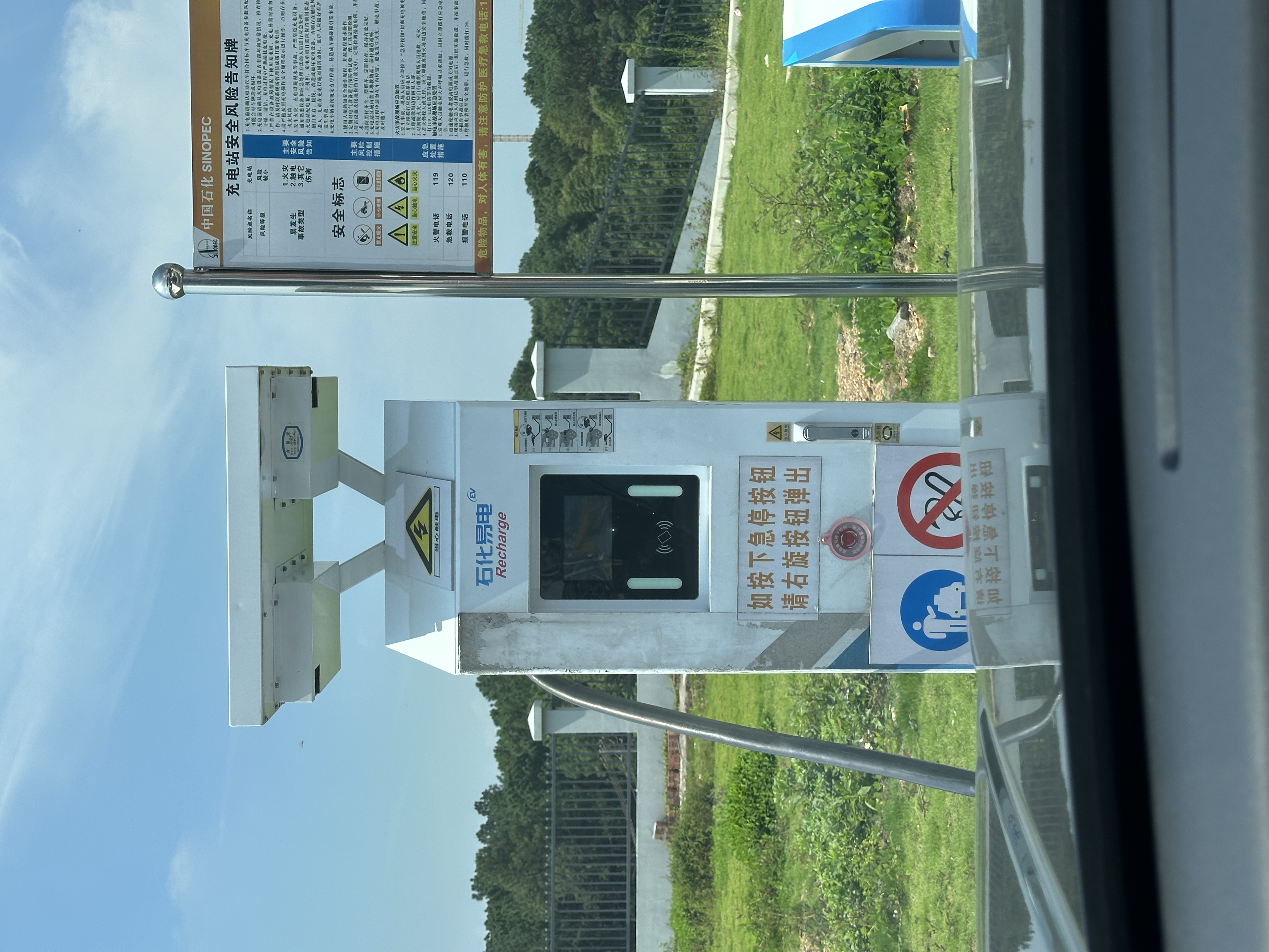 _兵败如山倒!“小型油车”销量腰斩背后,是新能源车的三大陷阱_兵败如山倒!“小型油车”销量腰斩背后,是新能源车的三大陷阱