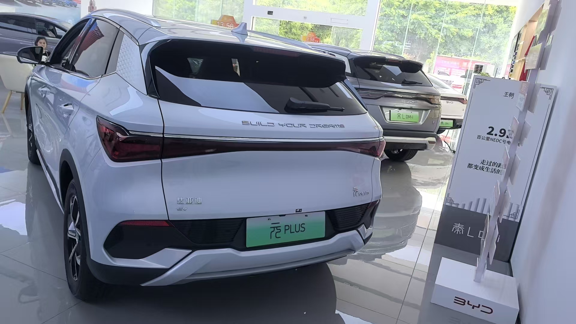 兵败如山倒!“小型油车”销量腰斩背后,是新能源车的三大陷阱_兵败如山倒!“小型油车”销量腰斩背后,是新能源车的三大陷阱_