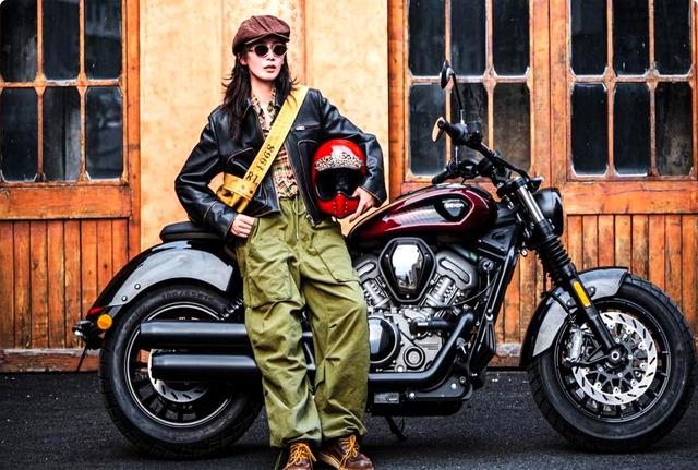 4.38万V4巡航黑旗950,零百3.8秒极速190km,108匹马力实力拉满-有驾