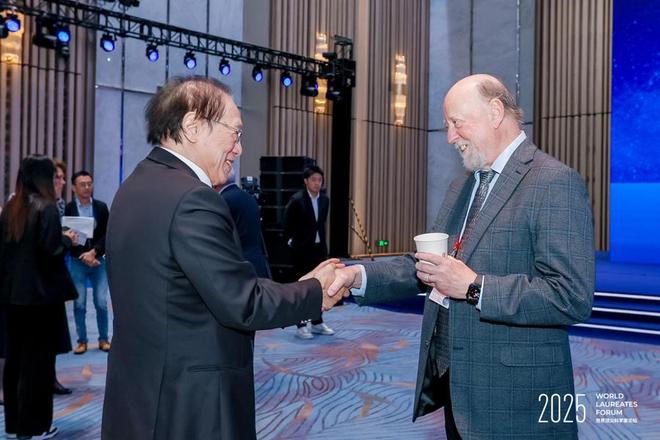 科学天团连续8年共赴“上海之约”,顶科论坛诠释创新“共享代码”_科学天团连续8年共赴“上海之约”,顶科论坛诠释创新“共享代码”_