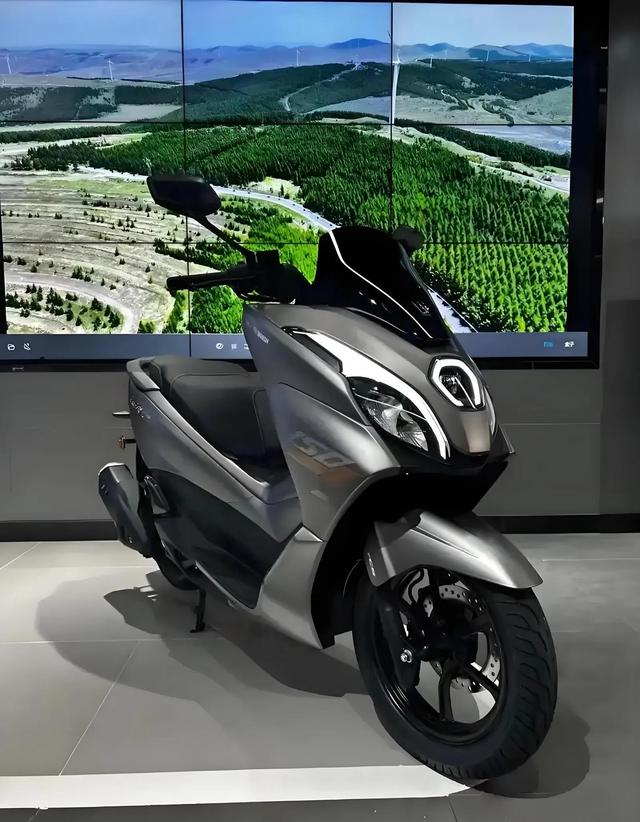 2025 年 150cc 踏板车市场变天!本田反超豪爵靠 300 转差 + 省油,你选技术还是续航?-有驾