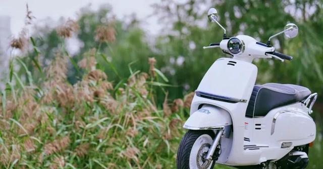 领先同类踏板?150AURA吹牛不?_1761684645386-有驾