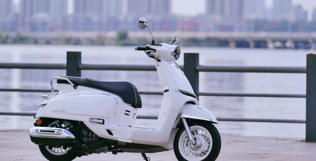 领先同类踏板?150AURA吹牛不?_1761684645386-有驾