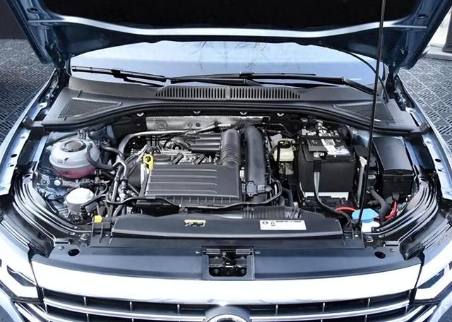 EA211加双离合或6AT,这组合凭啥能让大众硬刚国产车?12.59万新车限时跌到7.99万?大众这次豁出去的底气是啥?-有驾