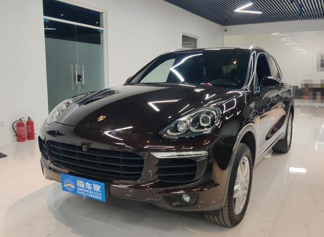 江苏车主的保时捷卡宴:六年车龄后备箱常备机油-有驾