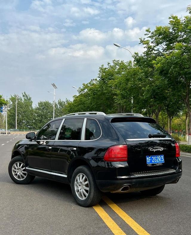 江苏车主的保时捷卡宴:六年车龄后备箱常备机油-有驾