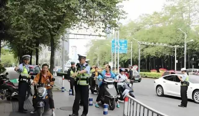 电动车充电顺序:先接电车再接电源-有驾