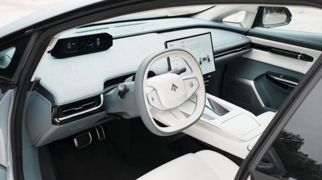 带GT后缀的车型大多代表着高性能轿跑,价格从十几万到数十万不等,既满足了消费者的运动梦也兼顾实用性-有驾