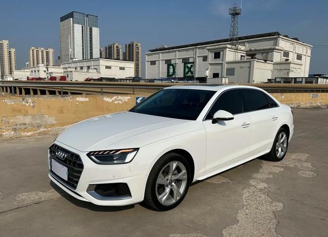 全系2.0T+优惠超9万,还卖不动,奥迪到底失算在哪儿?奥迪A4L的高功+低价,为啥还是留不住消费者?-有驾