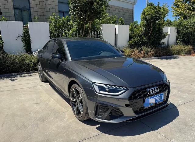 全系2.0T+优惠超9万,还卖不动,奥迪到底失算在哪儿?奥迪A4L的高功+低价,为啥还是留不住消费者?-有驾