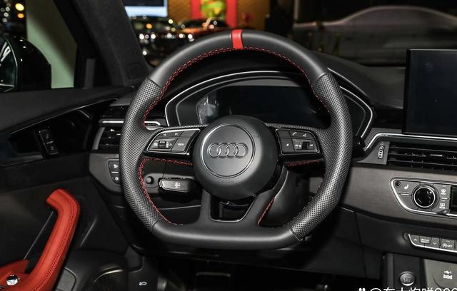 全系2.0T+优惠超9万,还卖不动,奥迪到底失算在哪儿?奥迪A4L的高功+低价,为啥还是留不住消费者?-有驾