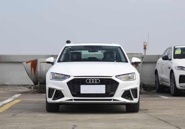 全系2.0T+优惠超9万,还卖不动,奥迪到底失算在哪儿?奥迪A4L的高功+低价,为啥还是留不住消费者?-有驾