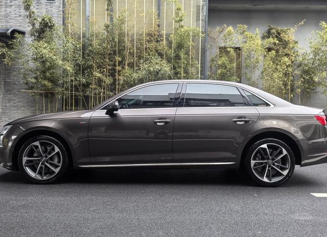 全系2.0T+优惠超9万,还卖不动,奥迪到底失算在哪儿?奥迪A4L的高功+低价,为啥还是留不住消费者?-有驾