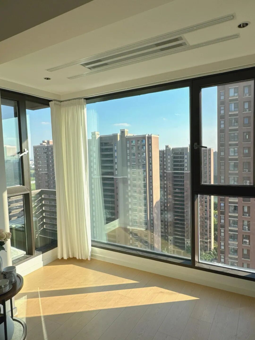 服装折纸大全视频教程__折套装衣服的方法