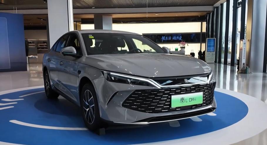 油耗更低,智能化升级 2026款秦L DM-i 限时9.28万元起_油耗更低,智能化升级 2026款秦L DM-i 限时9.28万元起_