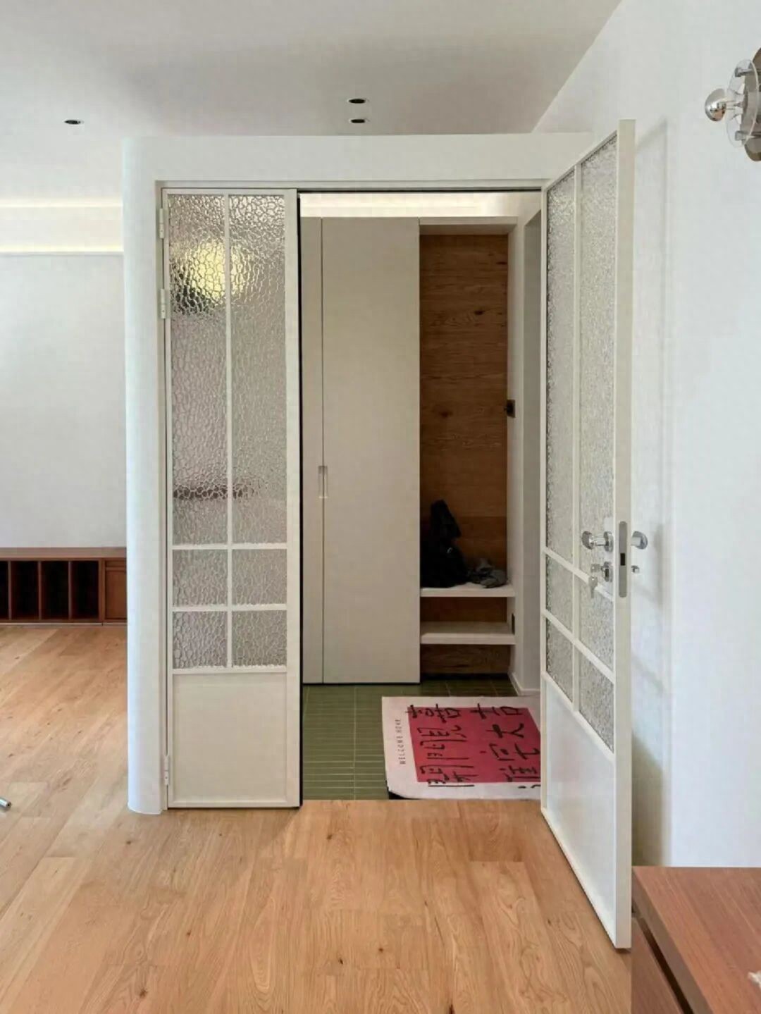 _鞋柜“正退出”中国家庭?看看年轻人家里的设计,那叫一个高级_鞋柜“正退出”中国家庭?看看年轻人家里的设计,那叫一个高级