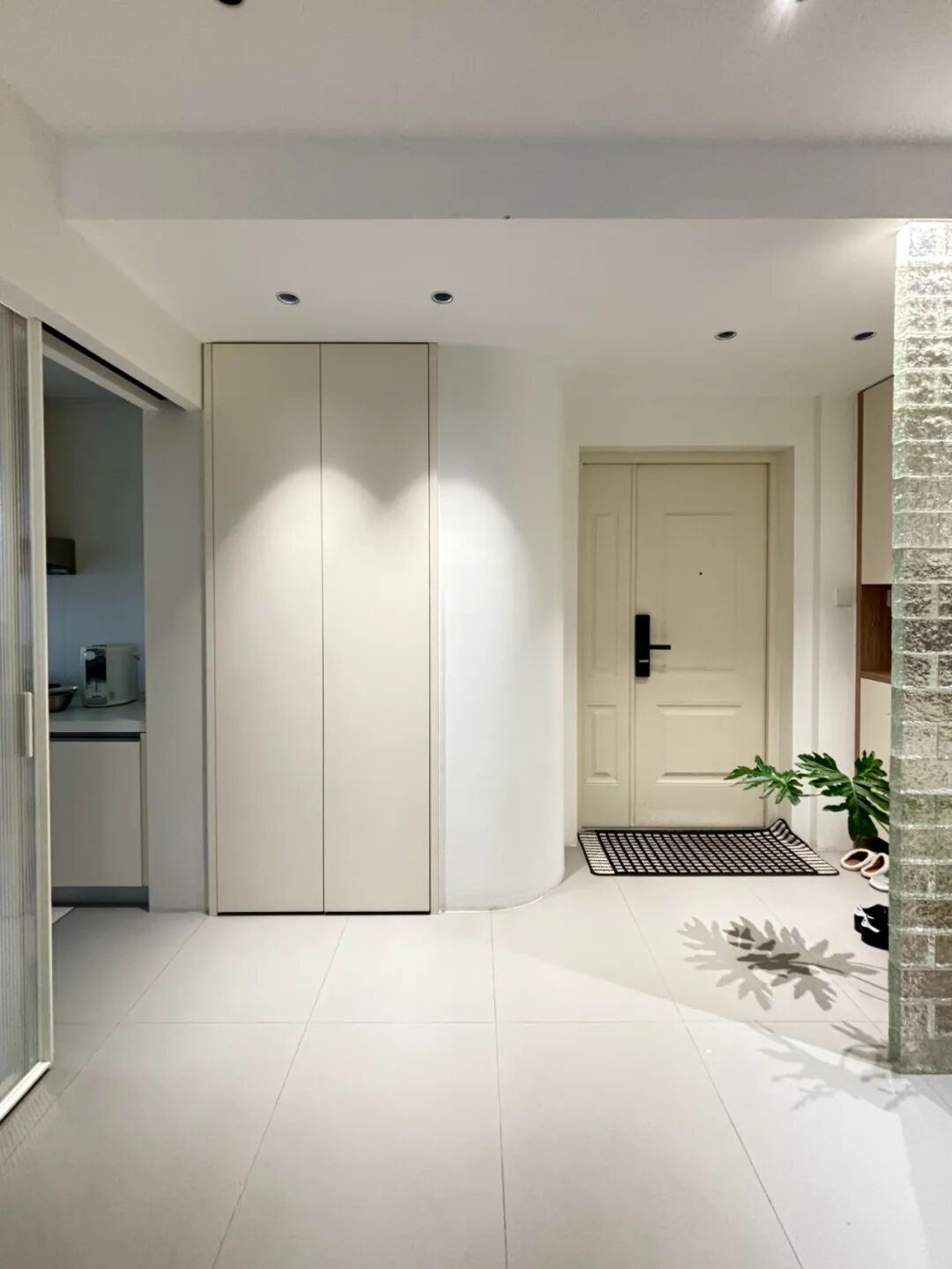 _鞋柜“正退出”中国家庭?看看年轻人家里的设计,那叫一个高级_鞋柜“正退出”中国家庭?看看年轻人家里的设计,那叫一个高级