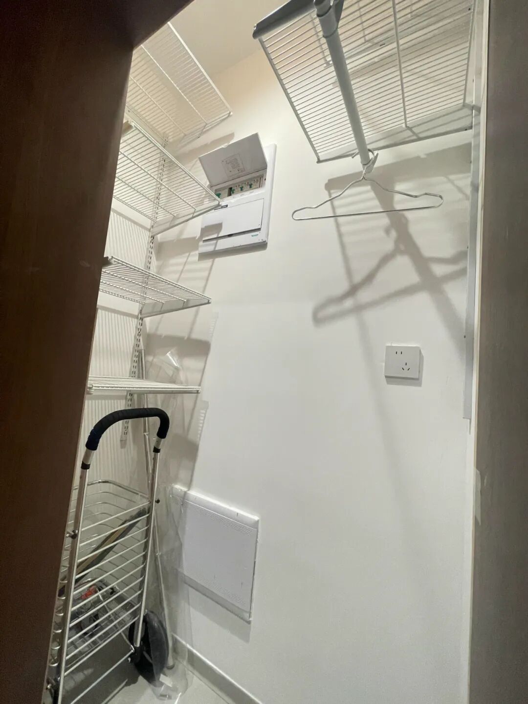 鞋柜“正退出”中国家庭?看看年轻人家里的设计,那叫一个高级__鞋柜“正退出”中国家庭?看看年轻人家里的设计,那叫一个高级