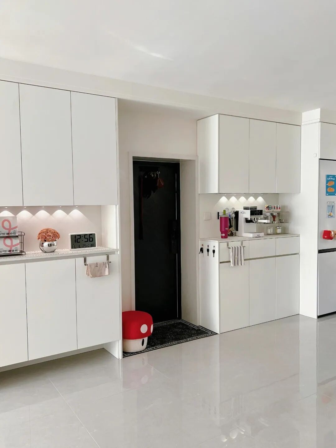 鞋柜“正退出”中国家庭?看看年轻人家里的设计,那叫一个高级__鞋柜“正退出”中国家庭?看看年轻人家里的设计,那叫一个高级