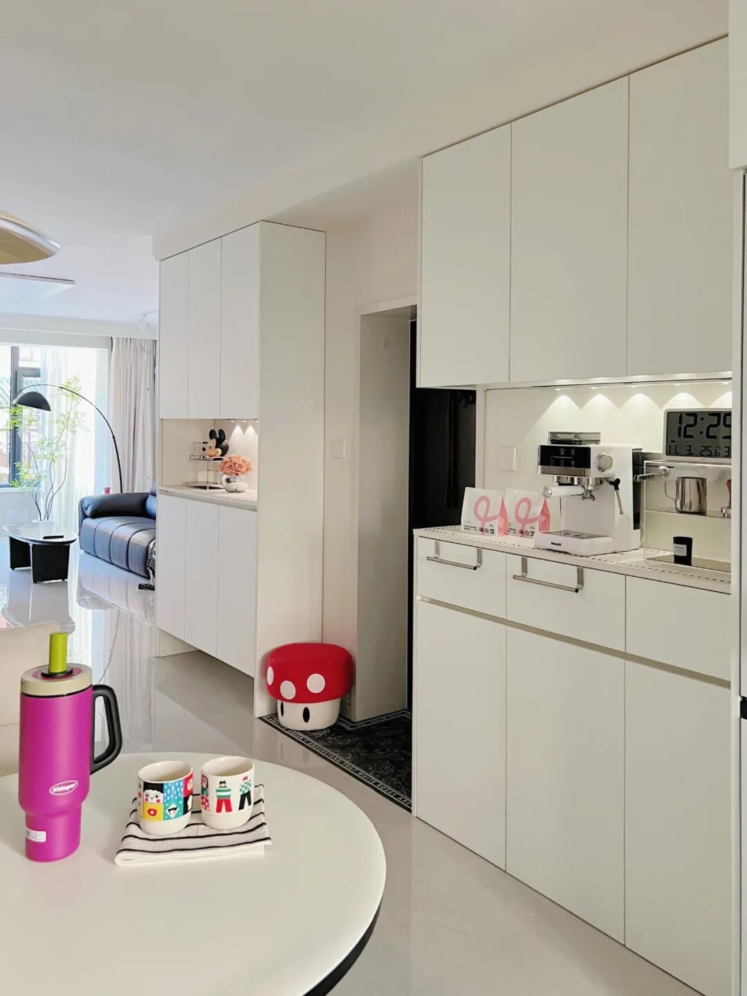 鞋柜“正退出”中国家庭?看看年轻人家里的设计,那叫一个高级__鞋柜“正退出”中国家庭?看看年轻人家里的设计,那叫一个高级