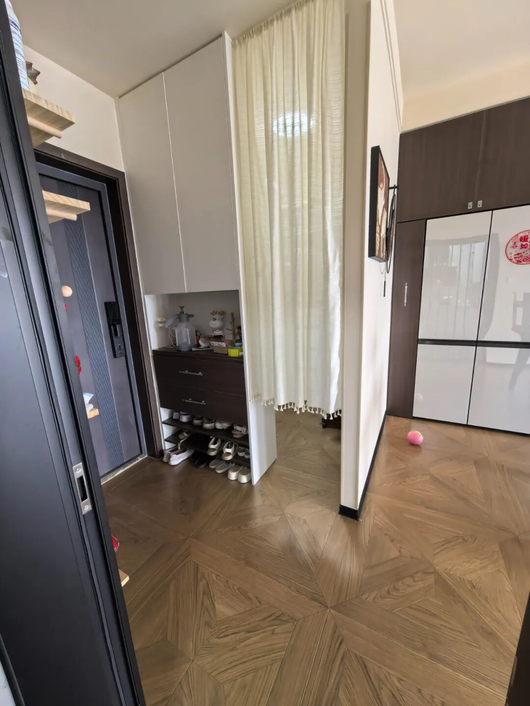 _鞋柜“正退出”中国家庭?看看年轻人家里的设计,那叫一个高级_鞋柜“正退出”中国家庭?看看年轻人家里的设计,那叫一个高级