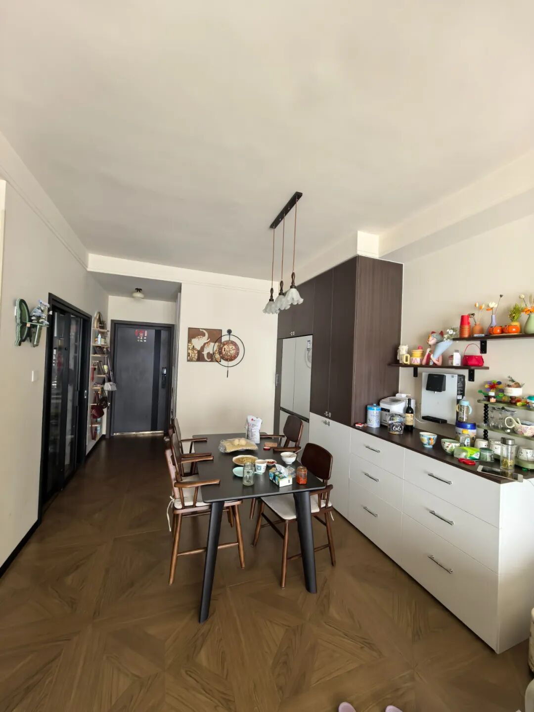 _鞋柜“正退出”中国家庭?看看年轻人家里的设计,那叫一个高级_鞋柜“正退出”中国家庭?看看年轻人家里的设计,那叫一个高级