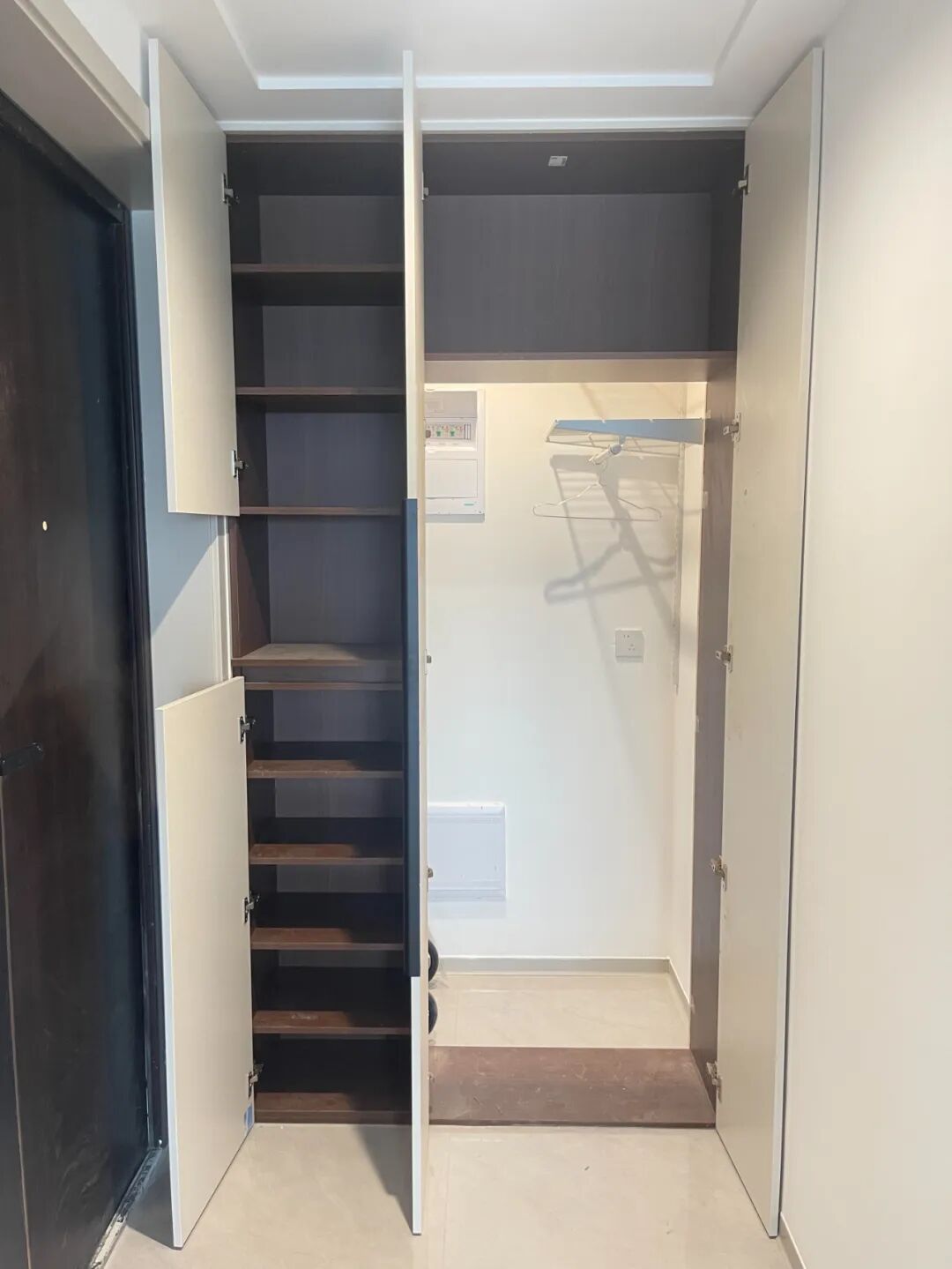 鞋柜“正退出”中国家庭?看看年轻人家里的设计,那叫一个高级__鞋柜“正退出”中国家庭?看看年轻人家里的设计,那叫一个高级