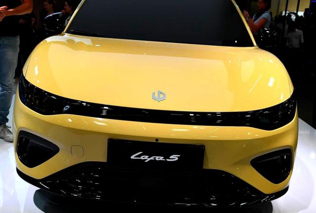 零跑lafa5昨晚开启小订我综合看了5个配置的差异,决定选择515Max入门版本,价格合理性能满足日常需求,未来升级空间也较大-有驾