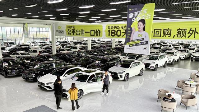 2小时卖125台车,襄阳夫妇改写卖车规则,4S店老板看完睡不着觉-有驾