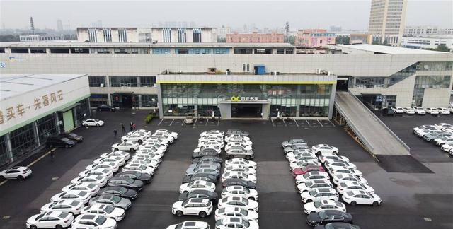 2小时卖125台车,襄阳夫妇改写卖车规则,4S店老板看完睡不着觉-有驾