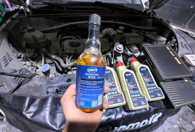 摩托车使用频率低多久换一次机油,这关系到发动机寿命和性能维护需要及时根据实际车况进行合理更换-有驾