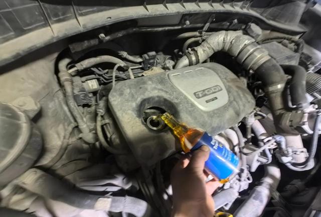 摩托车使用频率低多久换一次机油,这关系到发动机寿命和性能维护需要及时根据实际车况进行合理更换-有驾