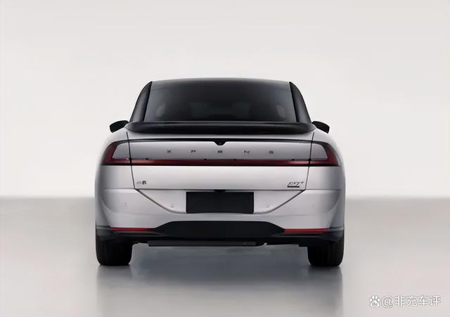 小鹏P7+增程版亮相!49.2度大电池加持,WLTC纯电续航325公里-有驾