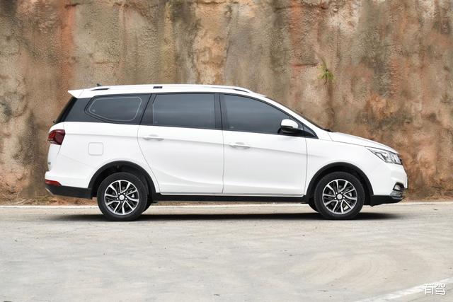 五菱星光730EV深度解析:纯电家用MPV的新篇章-有驾