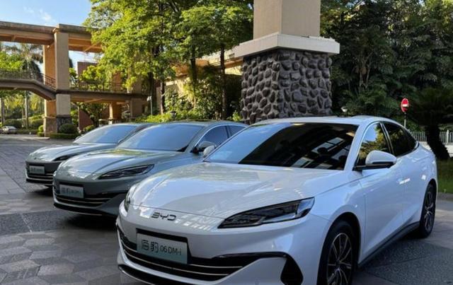 比亚迪真是一点面子都不给,看2025年前三季度全球汽车销量排名却仍在第四名,难怪众多品牌望尘莫及-有驾