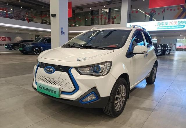 95万成交价、4个月15000台订单:江淮这台尊界S800凭什么让百万豪车市场格局生变?老司机实话告诉你门道在哪-有驾