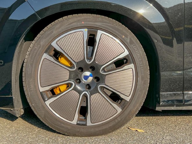 豪华大六座SUV新选 体验腾势N8L