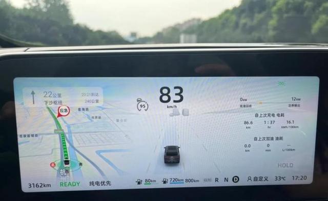 增程的好,纯电永远代替不了,早起上车才发觉电量仅剩23%,续航不足心疼,增程让你边走边充轻松应对出行需求-有驾