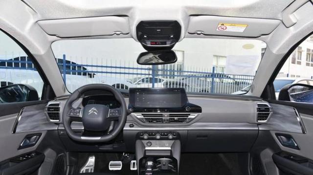 当初选车纠结了半个月最终咬咬牙提了凡尔赛海外版如今开了2000多公里每次停车都忍不住回头多看一眼这波选择真是性价比天花板-有驾