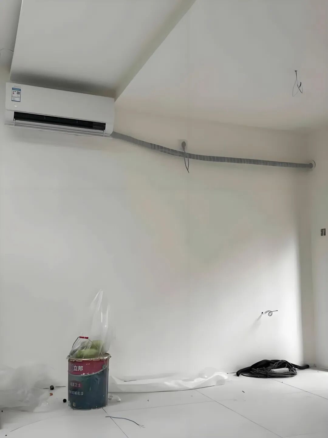 空调管子太丑怎么办?看了网友家的做法后,发现全是绝妙点子_空调管子太丑怎么办?看了网友家的做法后,发现全是绝妙点子_