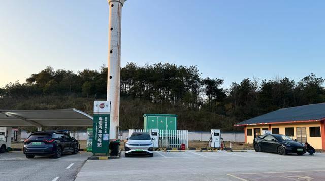 三十二年驾龄老司机:从油车到电车,我的出行观念变了-有驾