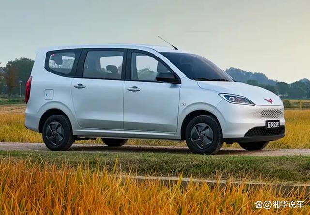 全新五菱宏光上市,车头像新能源车圆润,依旧1.5L发动机加手动挡-有驾