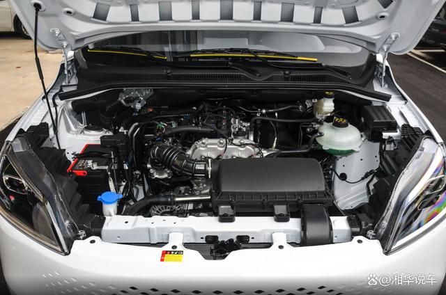 全新五菱宏光上市,车头像新能源车圆润,依旧1.5L发动机加手动挡-有驾