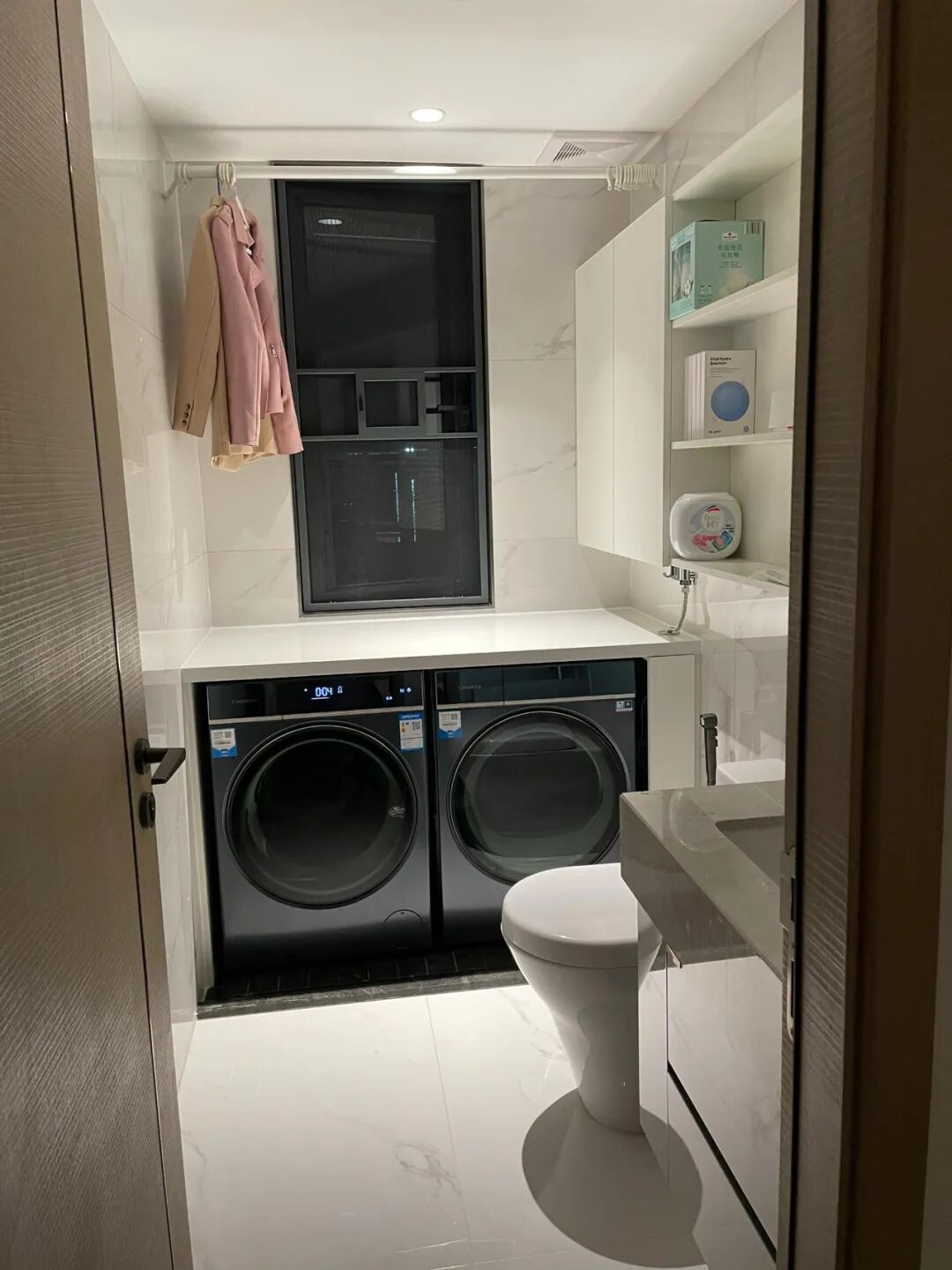 _主卫衣帽间“正退出”中国家庭?看看年轻人的设计,那叫一个高级_主卫衣帽间“正退出”中国家庭?看看年轻人的设计,那叫一个高级