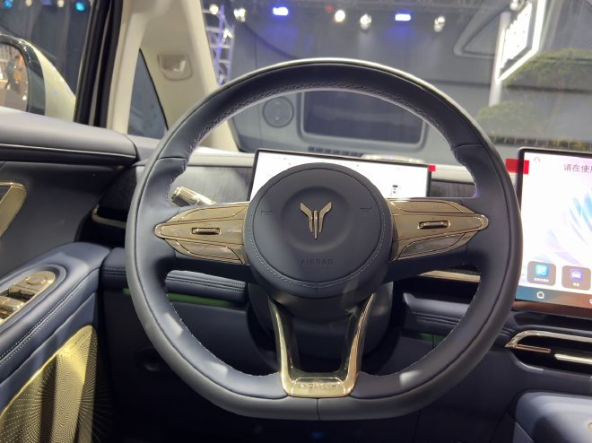 2025广州车展:岚图梦想家山河正式上市