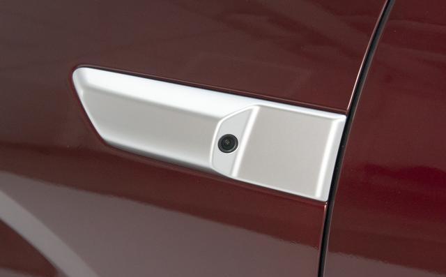 30万级大六座SUV对决！腾势N8L能否撼动理想和问界的市场-有驾