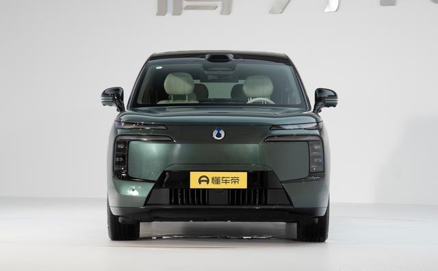 30万级大六座SUV对决！腾势N8L能否撼动理想和问界的市场-有驾