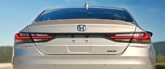 告别中庸!第十二代雅阁颜值智驾双升级,106km 插混续航能否领跑 B 级车市?-有驾